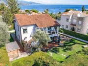 Villa avec piscine et terrasse