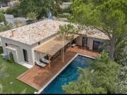 Villa avec piscine et terrasse