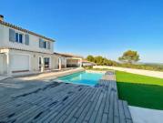 Villa avec piscine et terrasse
