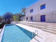 Villa avec piscine et terrasse