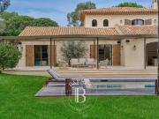 Villa avec piscine et terrasse