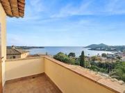 Villa avec piscine et terrasse