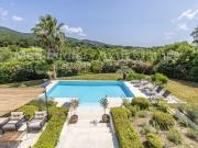 Villa avec piscine et terrasse