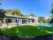 Villa avec piscine et terrasse