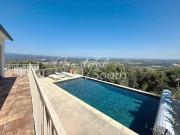 Villa avec piscine et terrasse