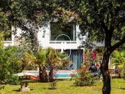 Villa avec piscine et terrasse