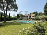 Villa avec piscine et terrasse