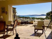 Villa avec piscine et terrasse