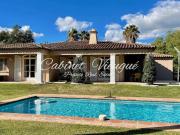 Villa avec piscine et terrasse