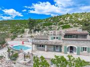 Villa avec piscine et terrasse