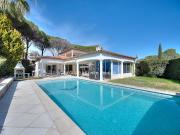 Villa avec piscine et terrasse