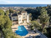 Villa avec piscine et terrasse