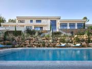 Villa avec piscine et terrasse