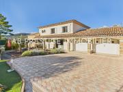 Villa avec piscine et terrasse