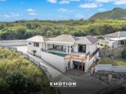 Villa avec piscine et terrasse