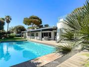 Villa avec piscine et terrasse