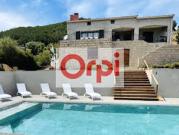 Villa avec piscine et terrasse