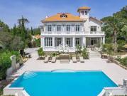 Villa avec piscine et terrasse