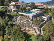 Villa avec piscine et terrasse