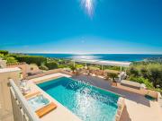 Villa avec piscine et terrasse