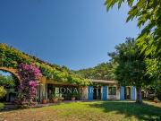 Villa avec piscine et jardin