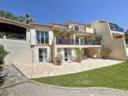 Villa avec piscine et terrasse