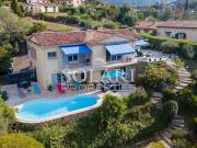 Villa avec piscine et terrasse