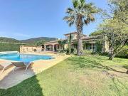 Villa avec piscine et terrasse