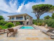 Villa avec piscine et terrasse