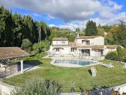 Villa avec piscine et terrasse