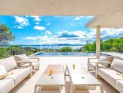 Villa avec piscine et terrasse