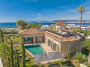 Villa avec piscine et terrasse