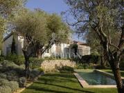 Villa avec piscine et terrasse