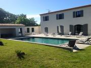 Villa avec piscine et terrasse