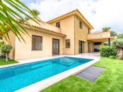 Villa avec piscine et terrasse