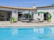 Villa avec piscine et terrasse