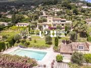Villa avec piscine et terrasse