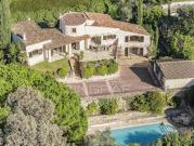 Villa avec piscine et terrasse