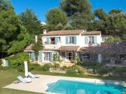 Villa avec piscine et terrasse
