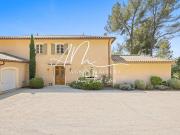 Villa avec piscine et terrasse