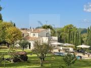 Villa avec piscine et terrasse