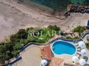 Villa avec piscine et terrasse