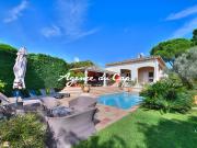 Villa avec piscine et terrasse