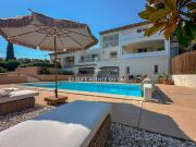 Villa avec piscine et terrasse