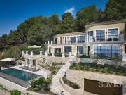 Villa avec piscine et terrasse