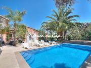Villa avec piscine et terrasse