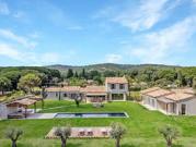 Villa avec piscine et terrasse