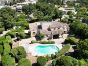 Villa avec piscine et terrasse