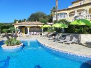 Villa avec piscine et terrasse