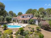 Villa avec piscine et terrasse